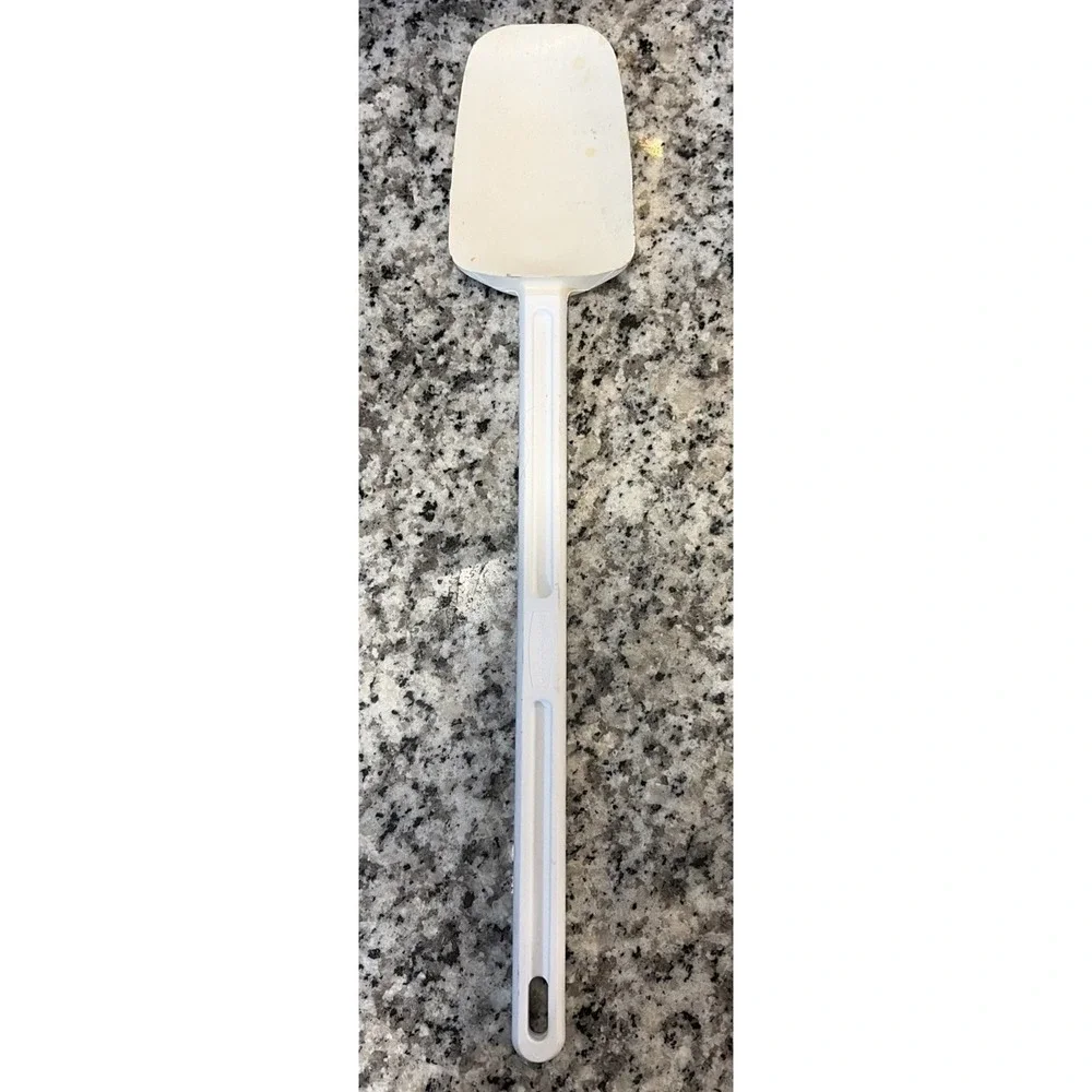 Rubbermaid Commercial FG-1963-00-0000 13.5 in High Heat Scraper White